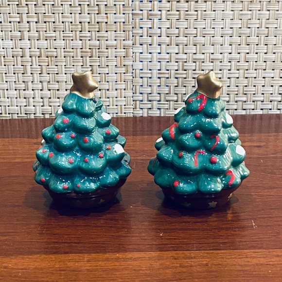 🎄NWOB Christmas Tree Ceramic Salt & Pepper Shakers - Picture 1 of 7